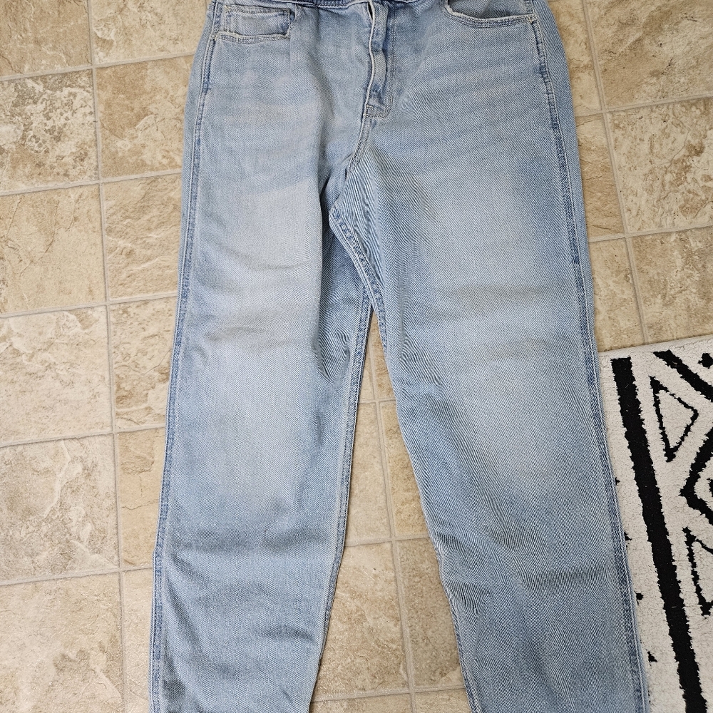 Hollister Ultra high rise mom jeans